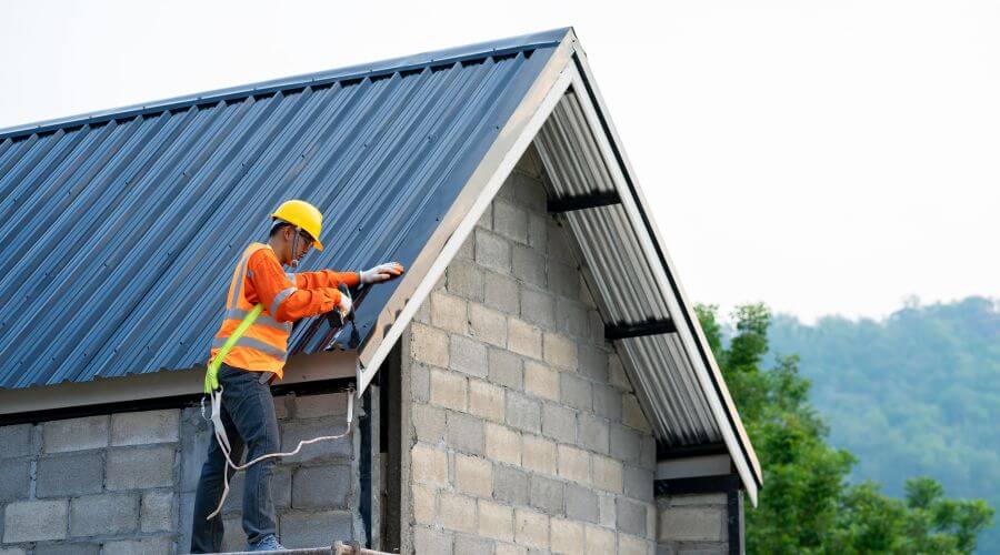 Expert Emergency Roof Repairs services in Dana, IL